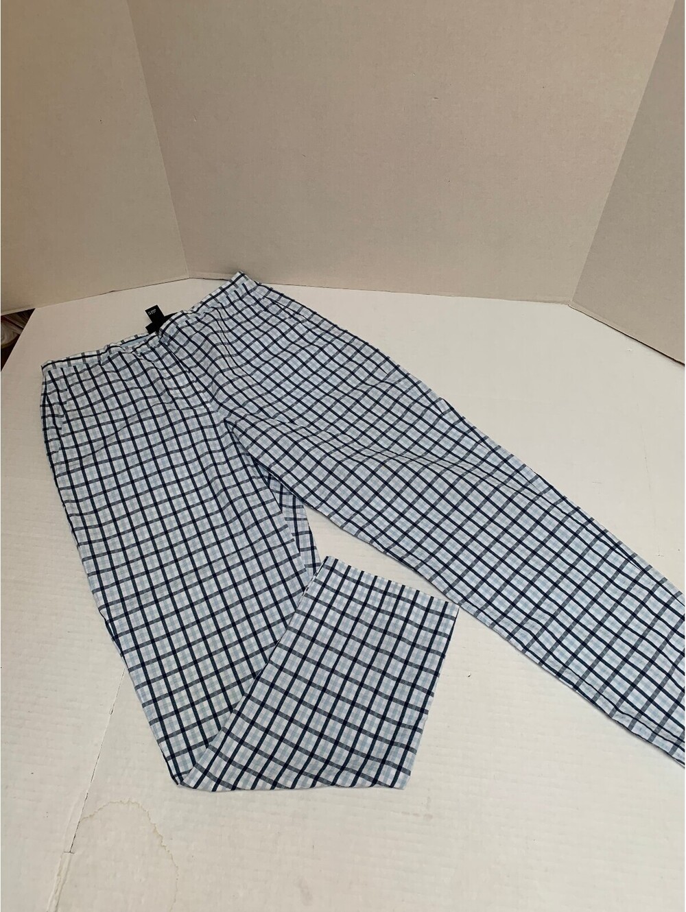 Vintage Y2K DKNY Size 6 Light Blue and White Plaid Cropped Pants